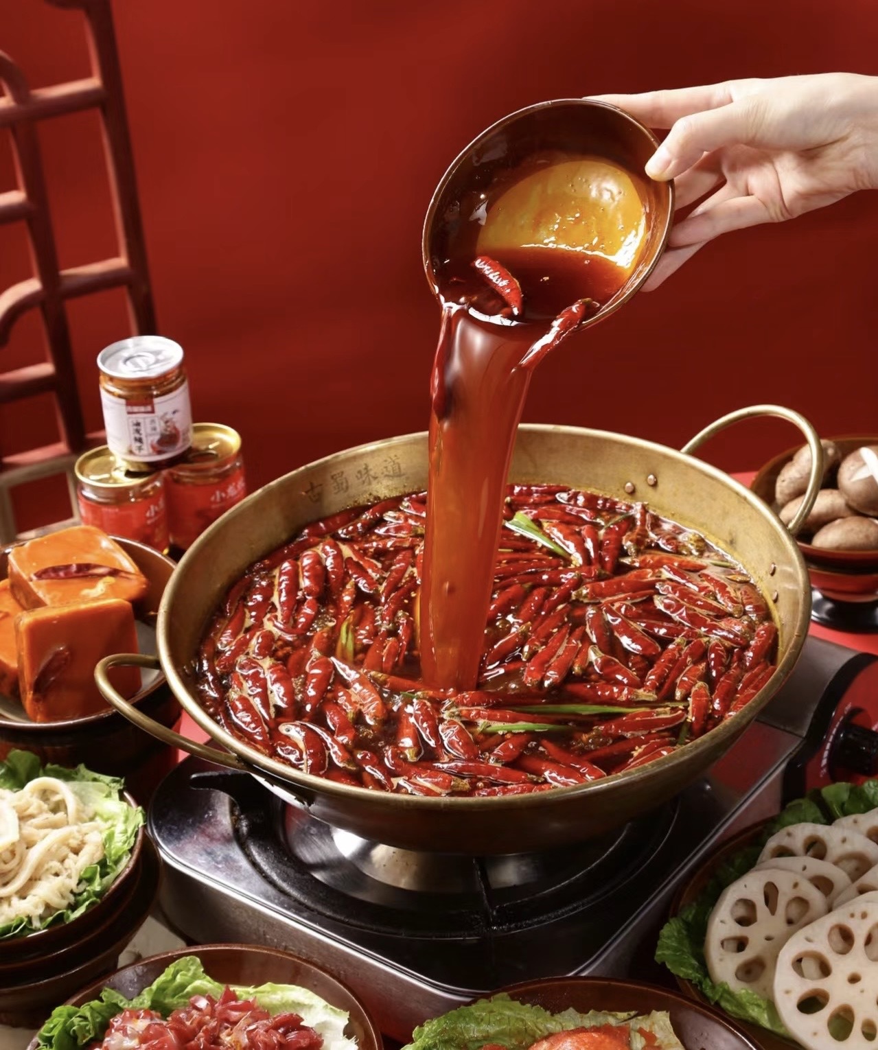 香气四溢的火锅店，是美食爱好者的聚集地。 配图1