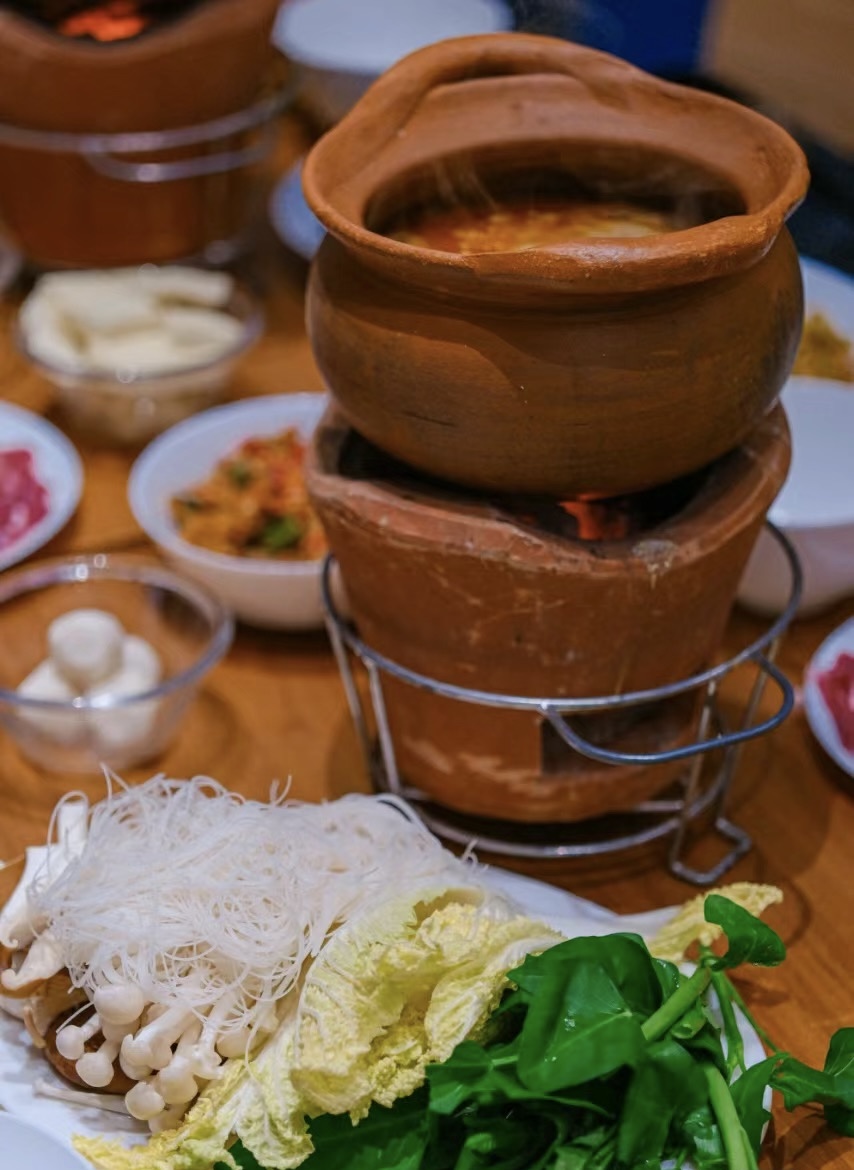 吃火锅的关健就是先来搞一个锅底 准备点香 配图2