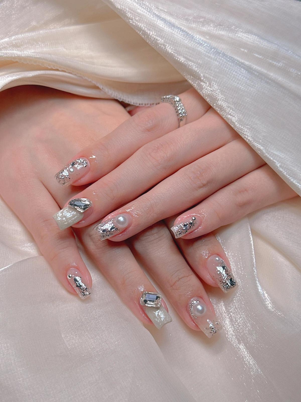 美甲后的双手💅 是你拍照快乐的证据📷 稍