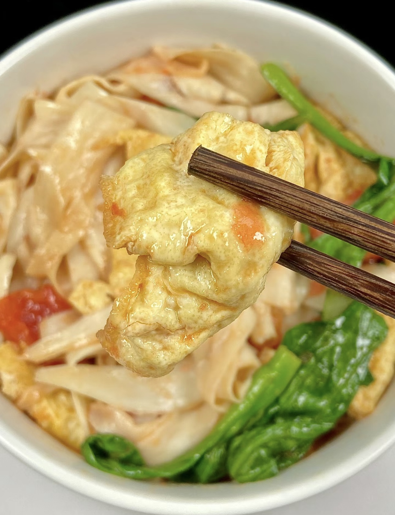 西红柿鸡蛋刀削面，一份充满生活气息的美食 配图2