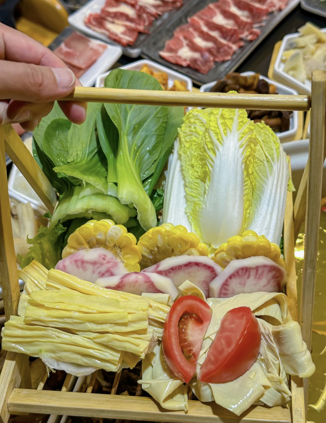 👀多种菌菇熬制的汤底，色泽诱人，香气扑鼻 配图3