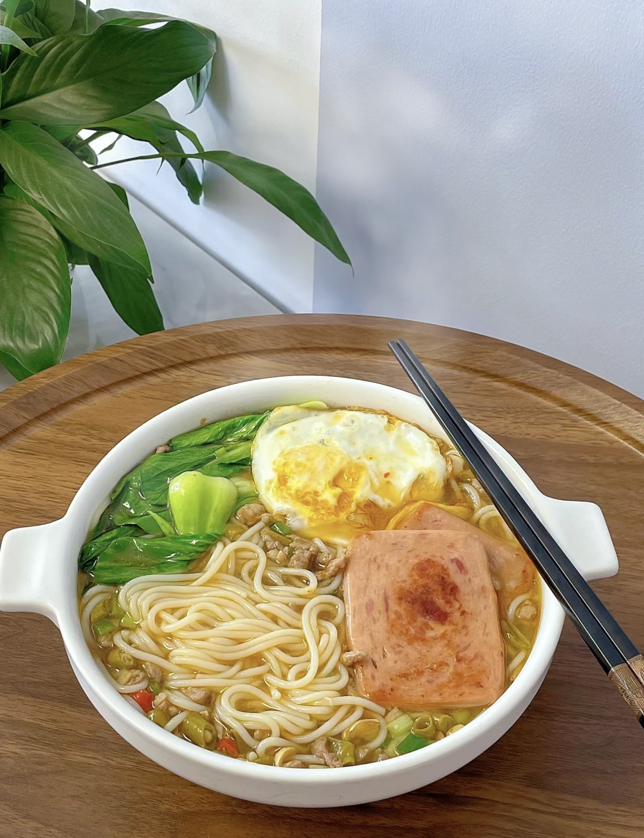 细腻的米粉，在香浓的肉末汤中欢快舞动，每 配图1