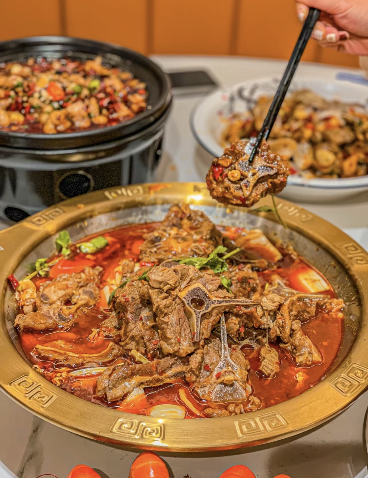 羊蝎子火锅霸气登场！一锅热气腾腾的羊蝎子 配图1