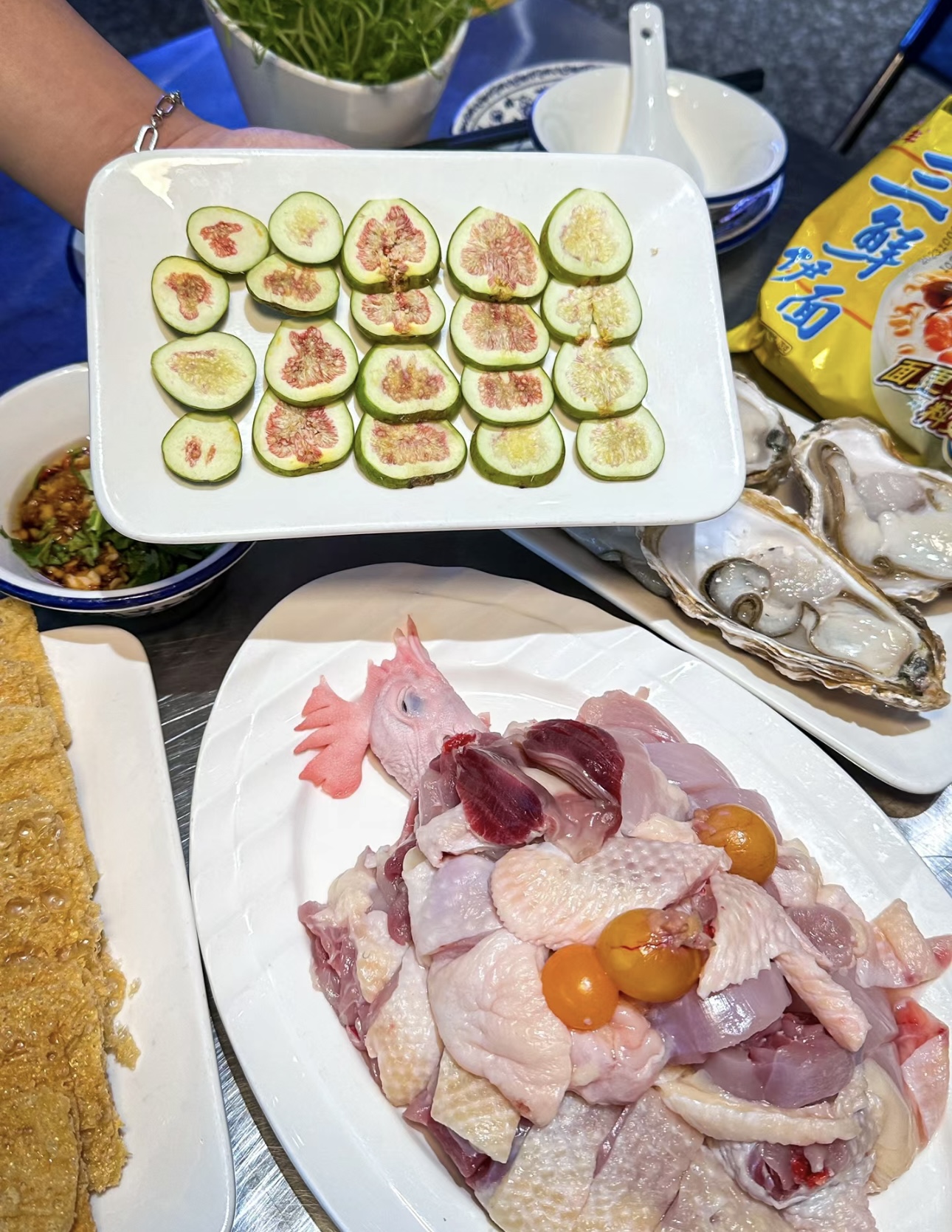 传统炭炉，慢炖出的美味鸡煲。鸡肉鲜嫩多汁 配图3