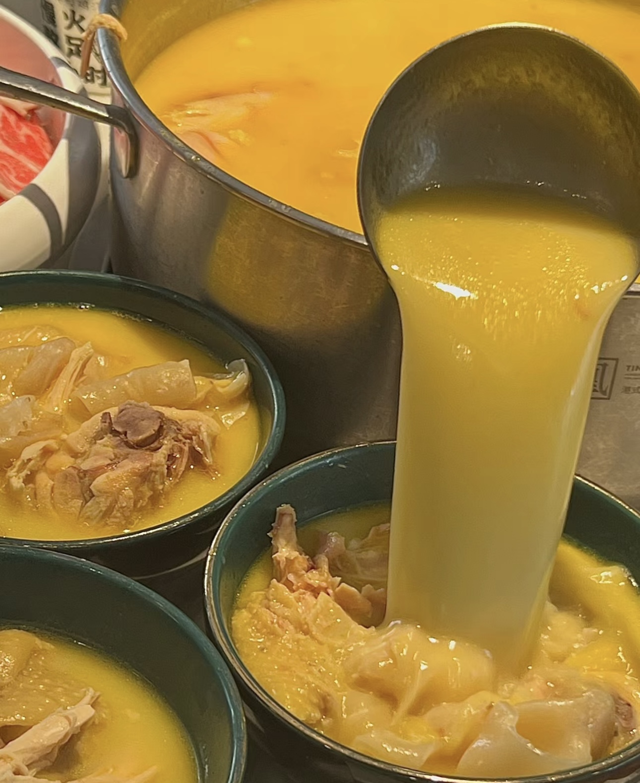 花胶鸡火锅，浓郁的胶质与鲜美的鸡肉相互交 配图1