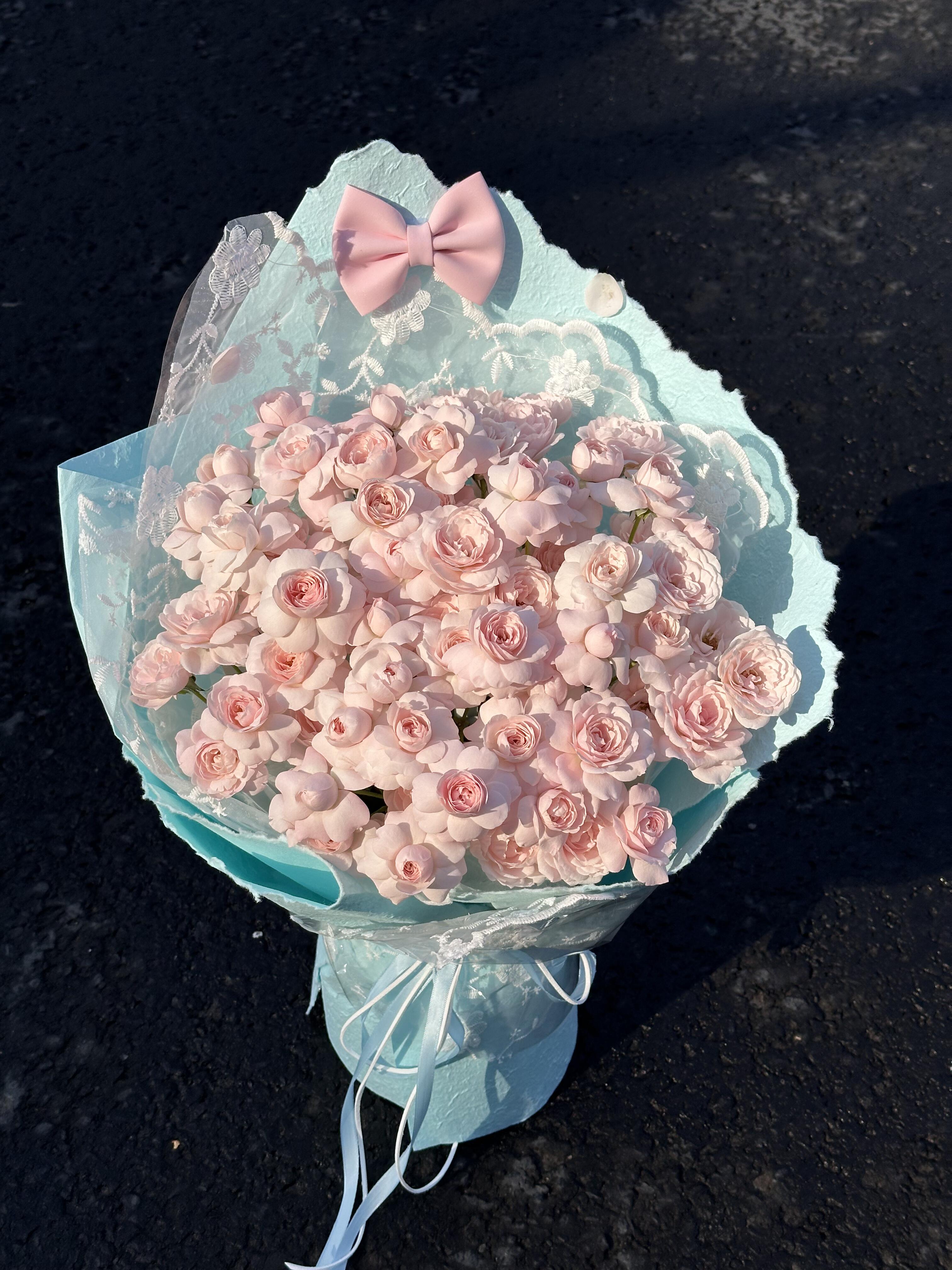 仙子之吻玫瑰🌸 花语：✨你是我藏在心里的 配图1