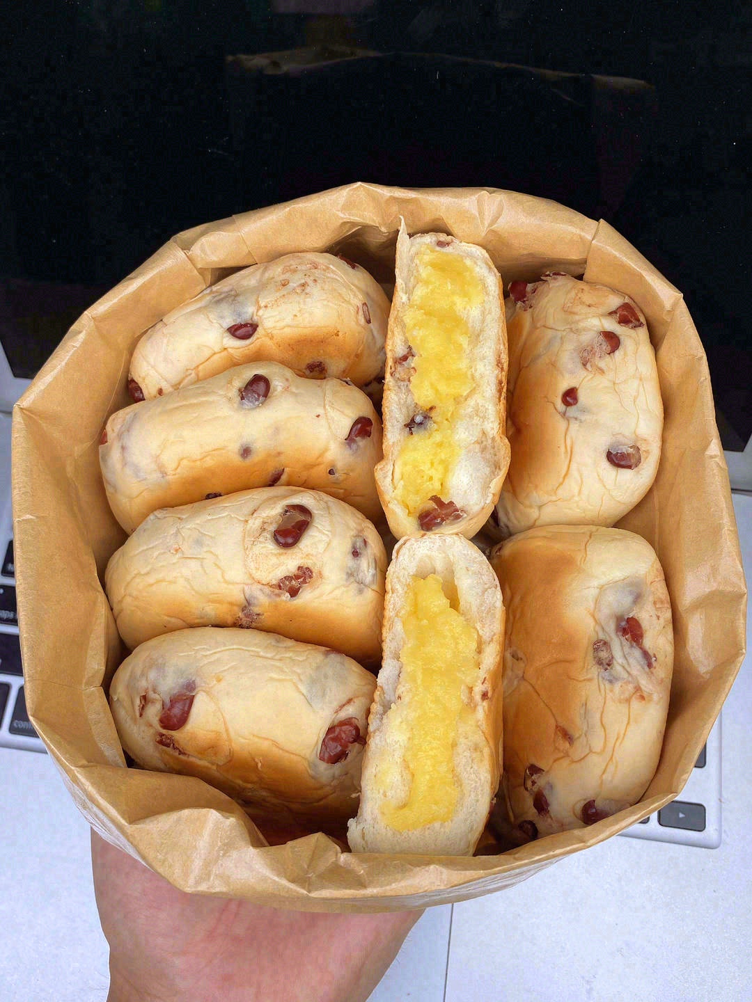 🫘红豆乳酪包红豆超级多，西饼软软的🍞，里 配图1