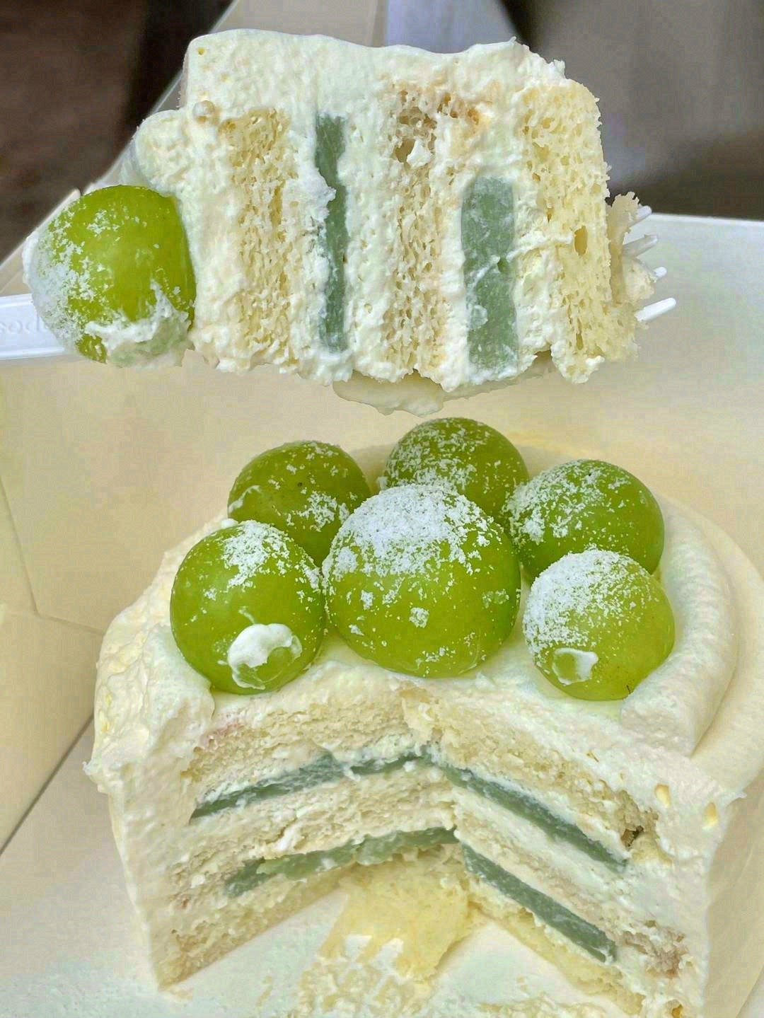 🍰蛋糕顶部镶嵌着「绿宝石」💎，噗呲一口咬 配图1