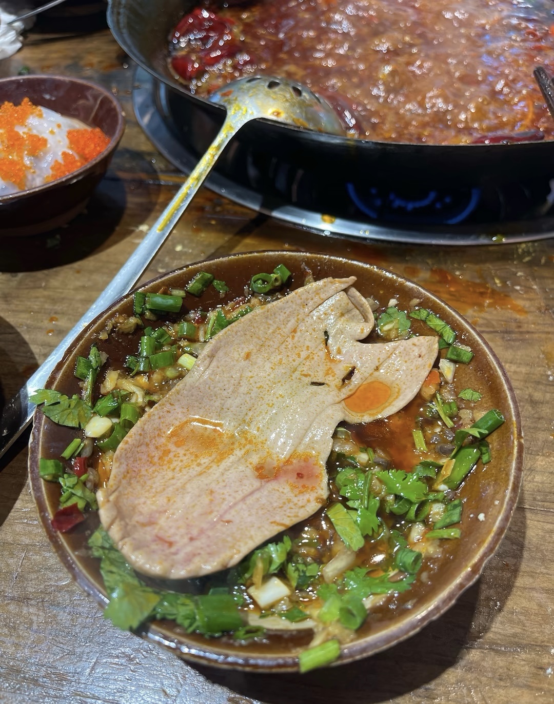 温暖的火锅汤底，丰富的食材选择，加上好友 配图3