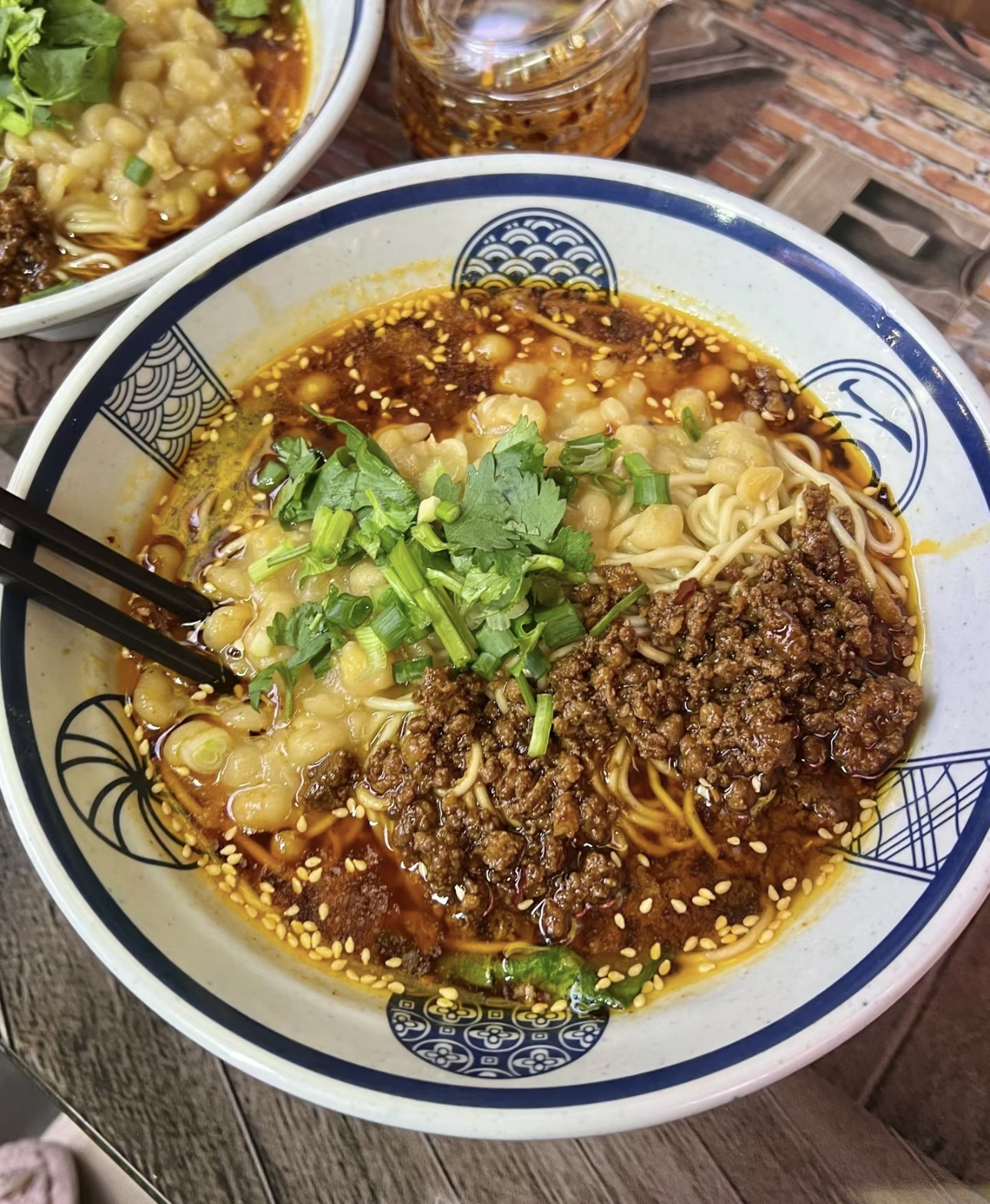 重庆小面，麻辣鲜香尽在一碗之中。那劲道的 配图2