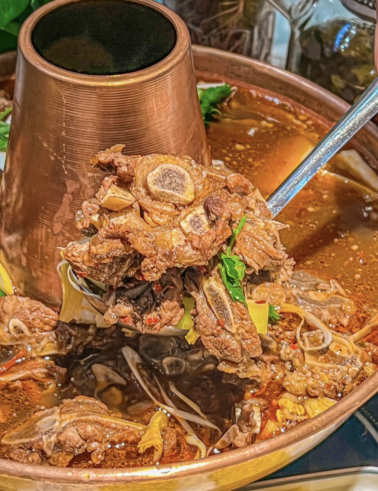 羊蝎子火锅的盛宴！那一锅炖煮得软烂入味的 配图1
