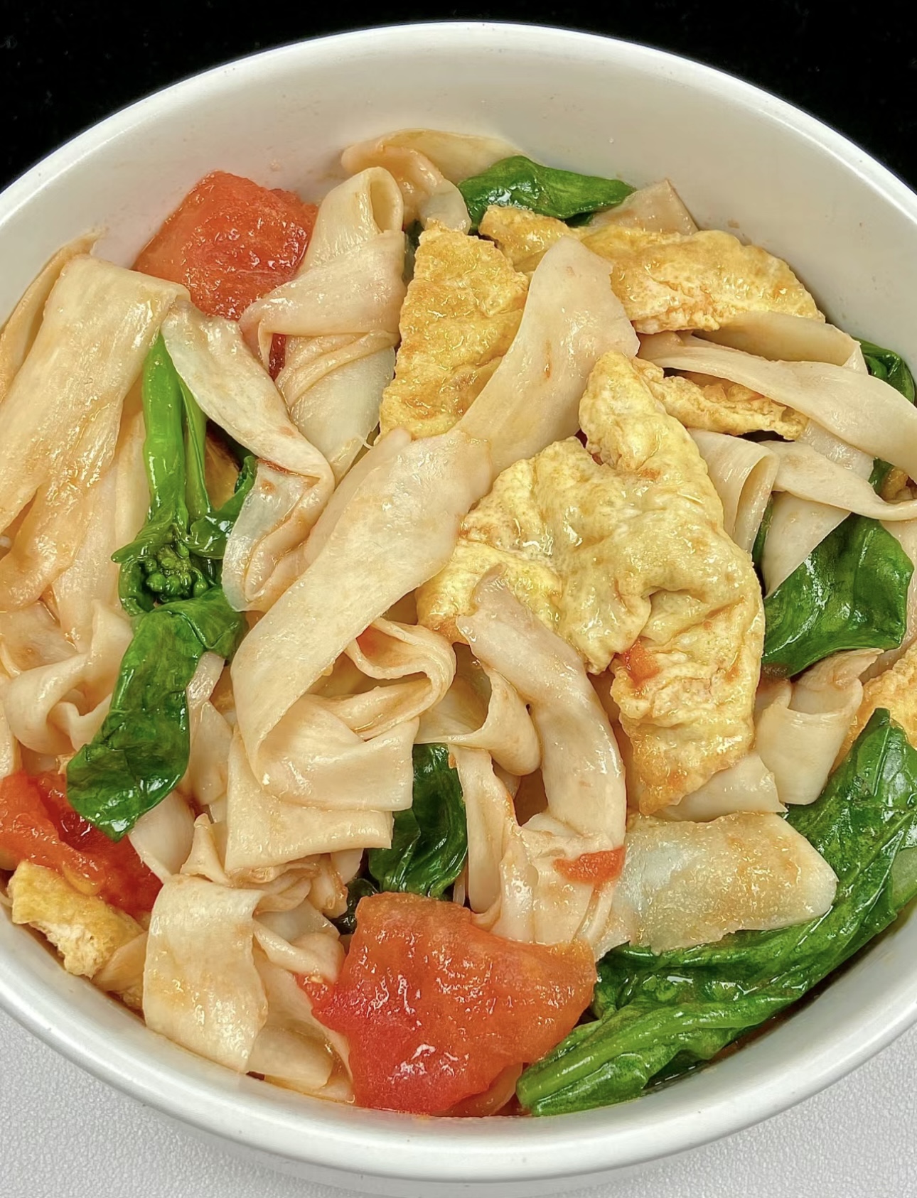 西红柿鸡蛋刀削面，一份充满生活气息的美食 配图1