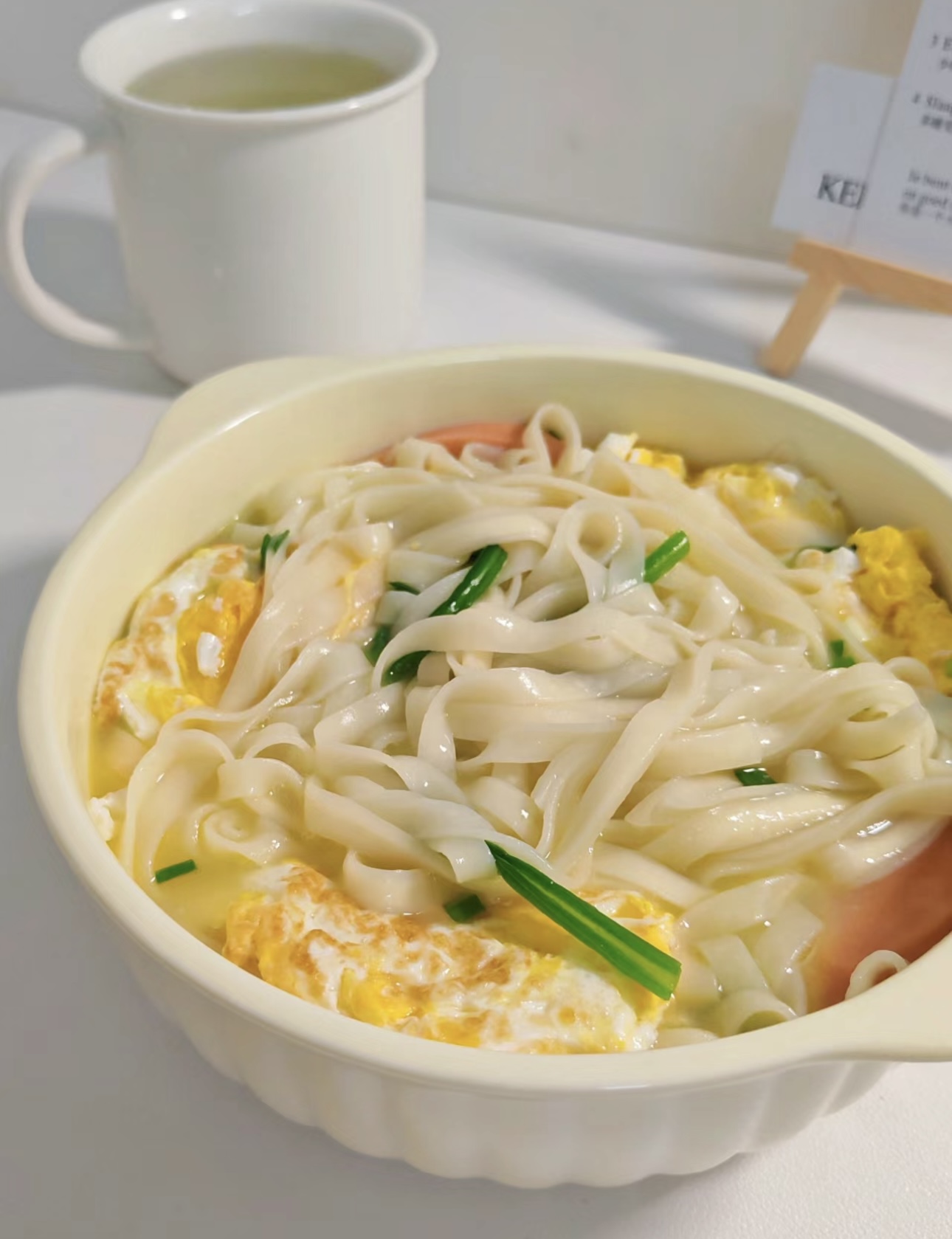 菠菜鸡蛋面，清新与营养的邂逅。菠菜的鲜嫩 配图1
