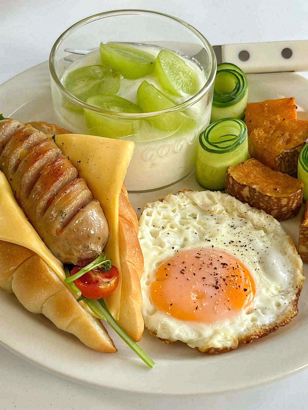 🌭柔软的面包胚，夹上水灵灵的🥬生菜叶和番 配图2