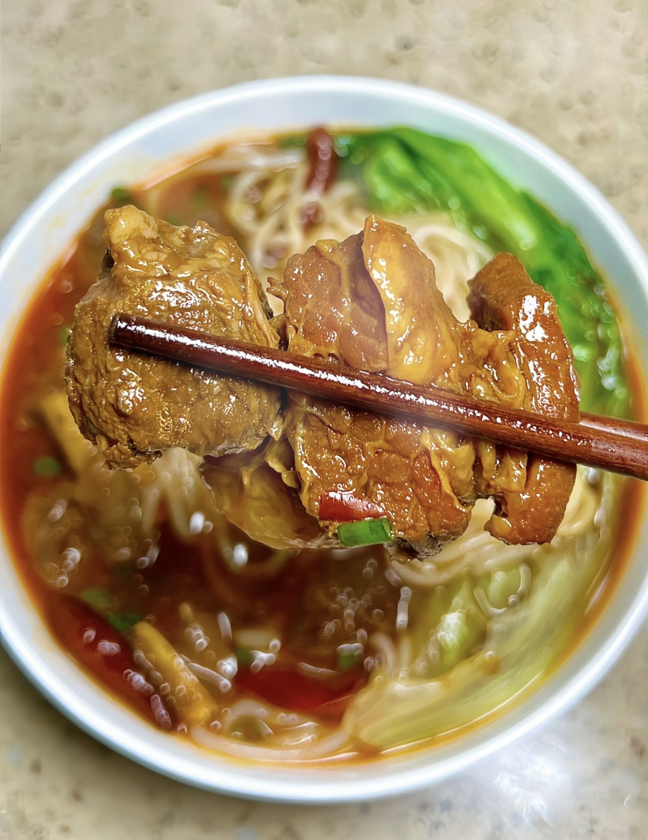 热气腾腾的牛肉粉，散发着诱人香气，温暖你 配图3