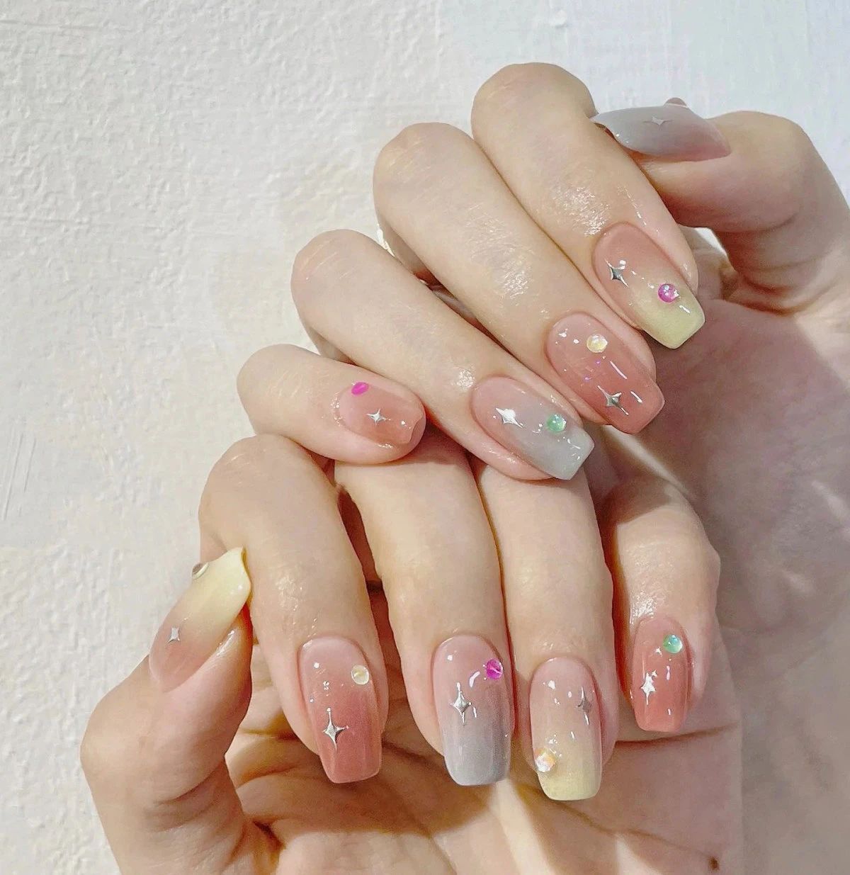 夏日限定💫 彩色渐变美甲💅 简单又好看，