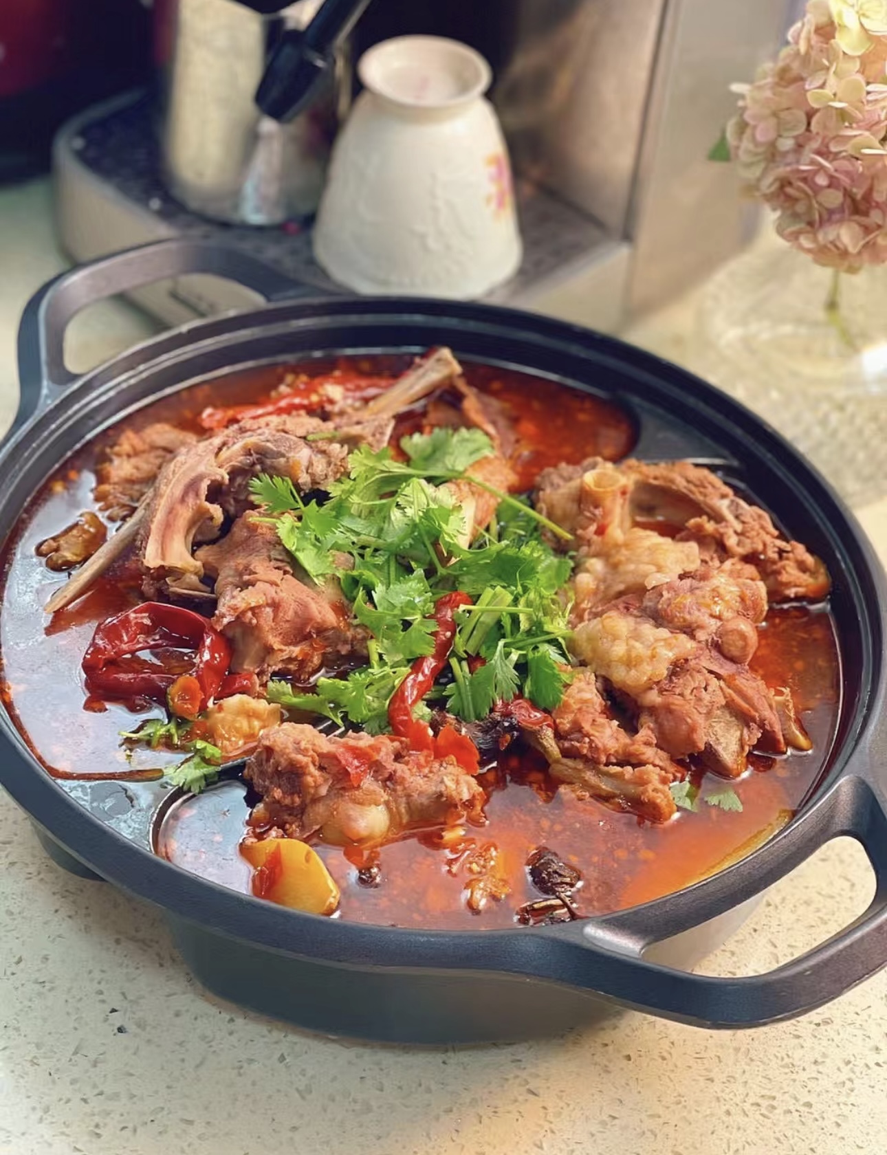 美味排骨火锅，精选上等排骨，慢炖出浓郁香 配图1