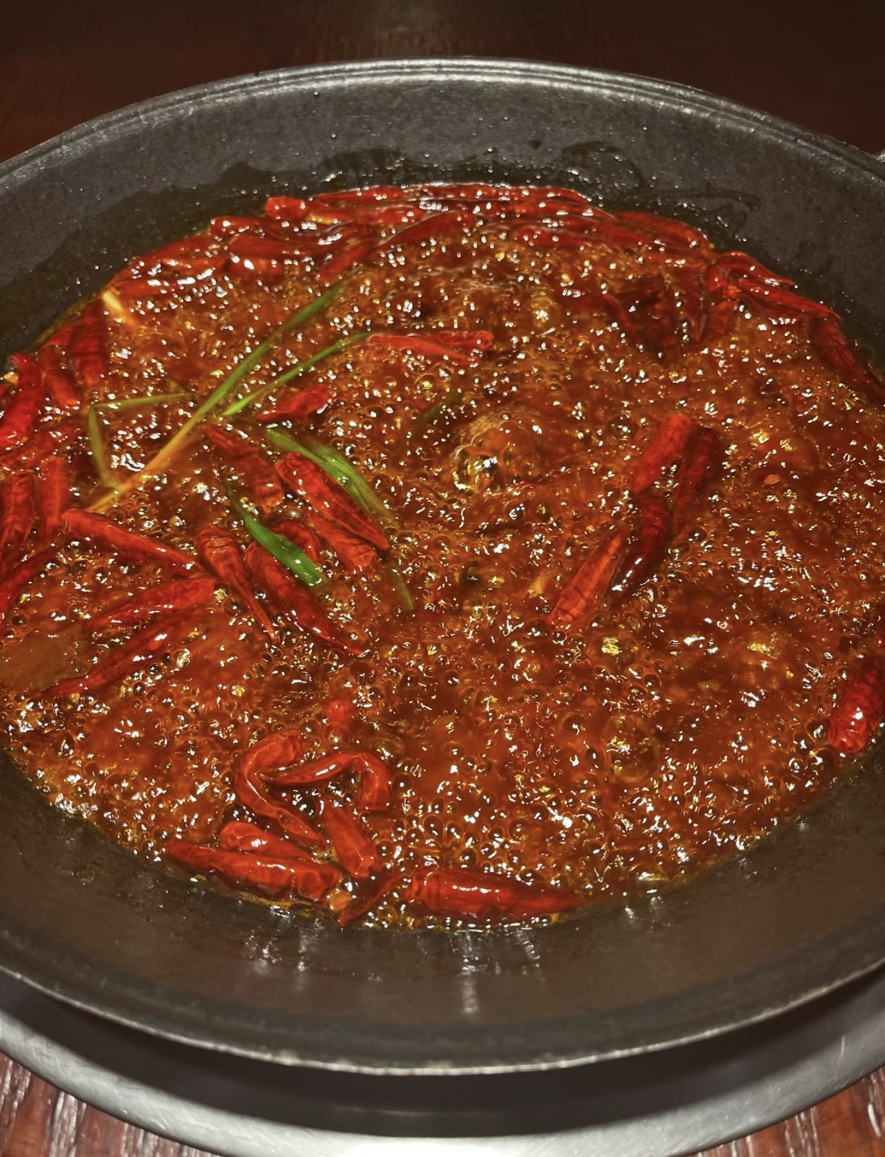 清油火锅为你开启一场舌尖上的热辣狂欢。精 配图3