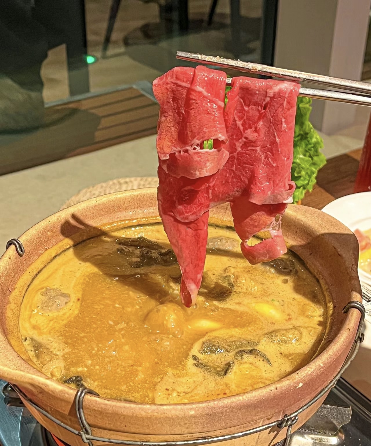 独特的沙爹火锅。浓郁沙爹味弥漫，食材在锅 配图1