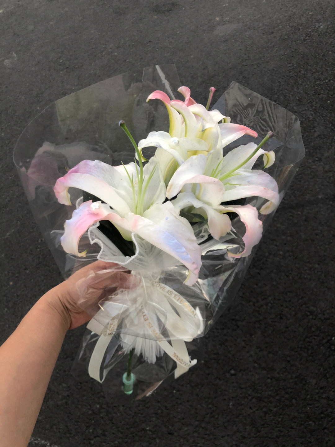 够香够梦幻的百合小花束~ 做了喷漆处理， 配图1