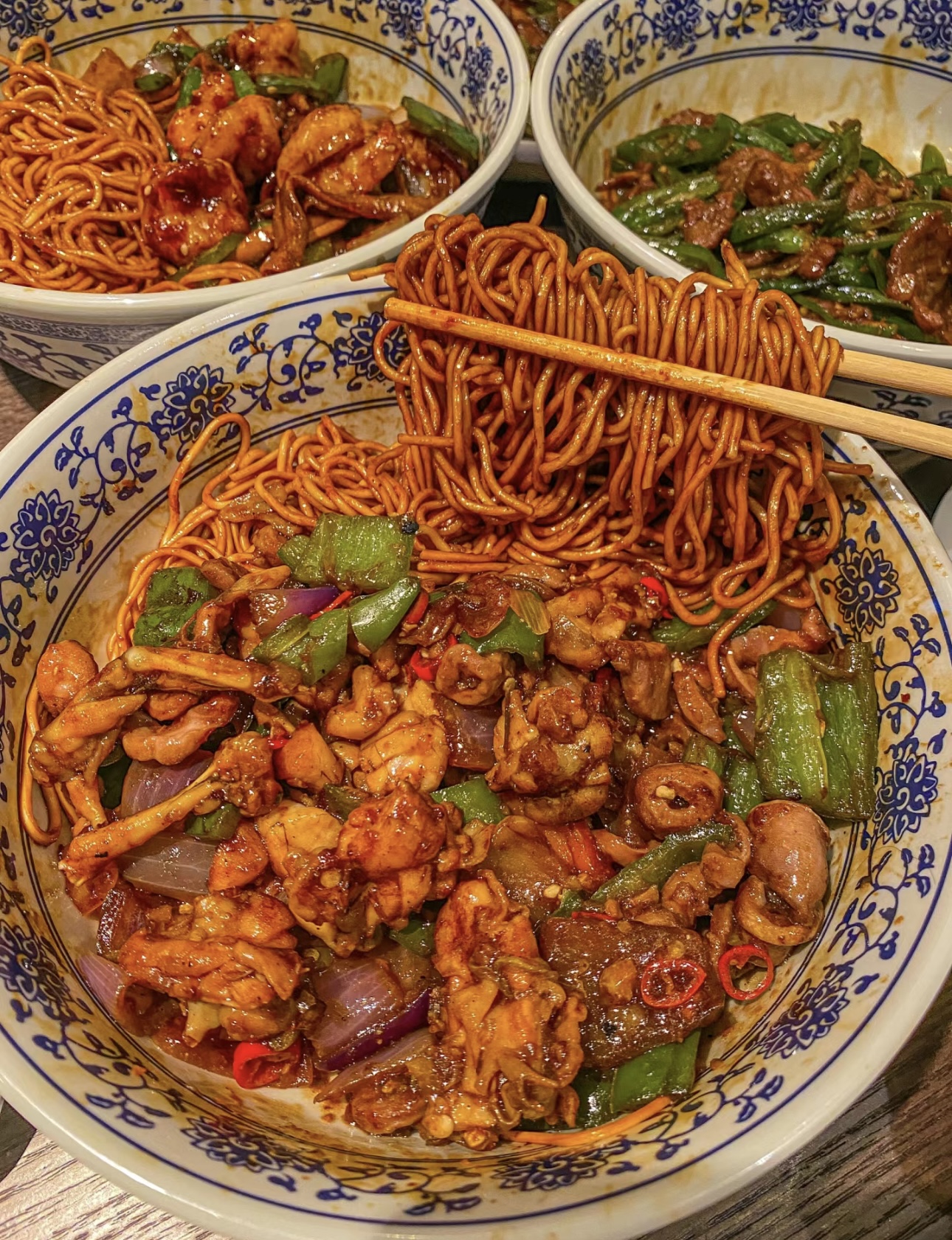 美味拌面，筋道面条与丰富酱料完美融合，搅 配图1