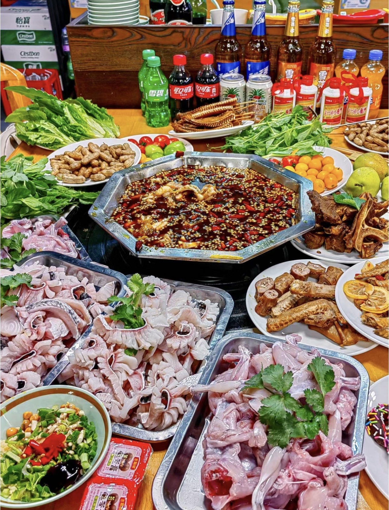 鱼蛙火锅，鱼的鲜美与蛙的鲜嫩完美结合，在 配图1