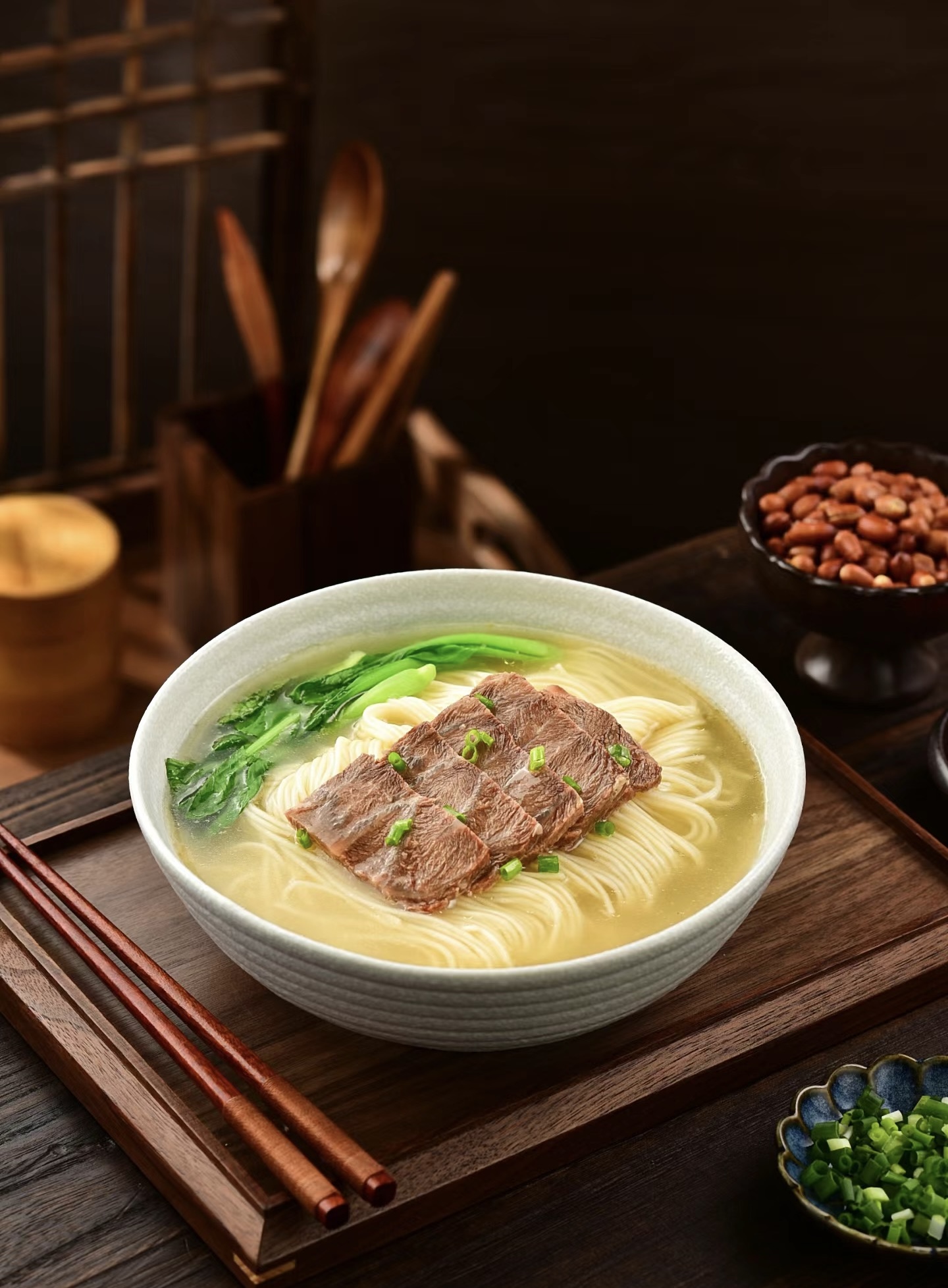 精心烹制的美味面条，每一口都饱含诚意。多 配图2