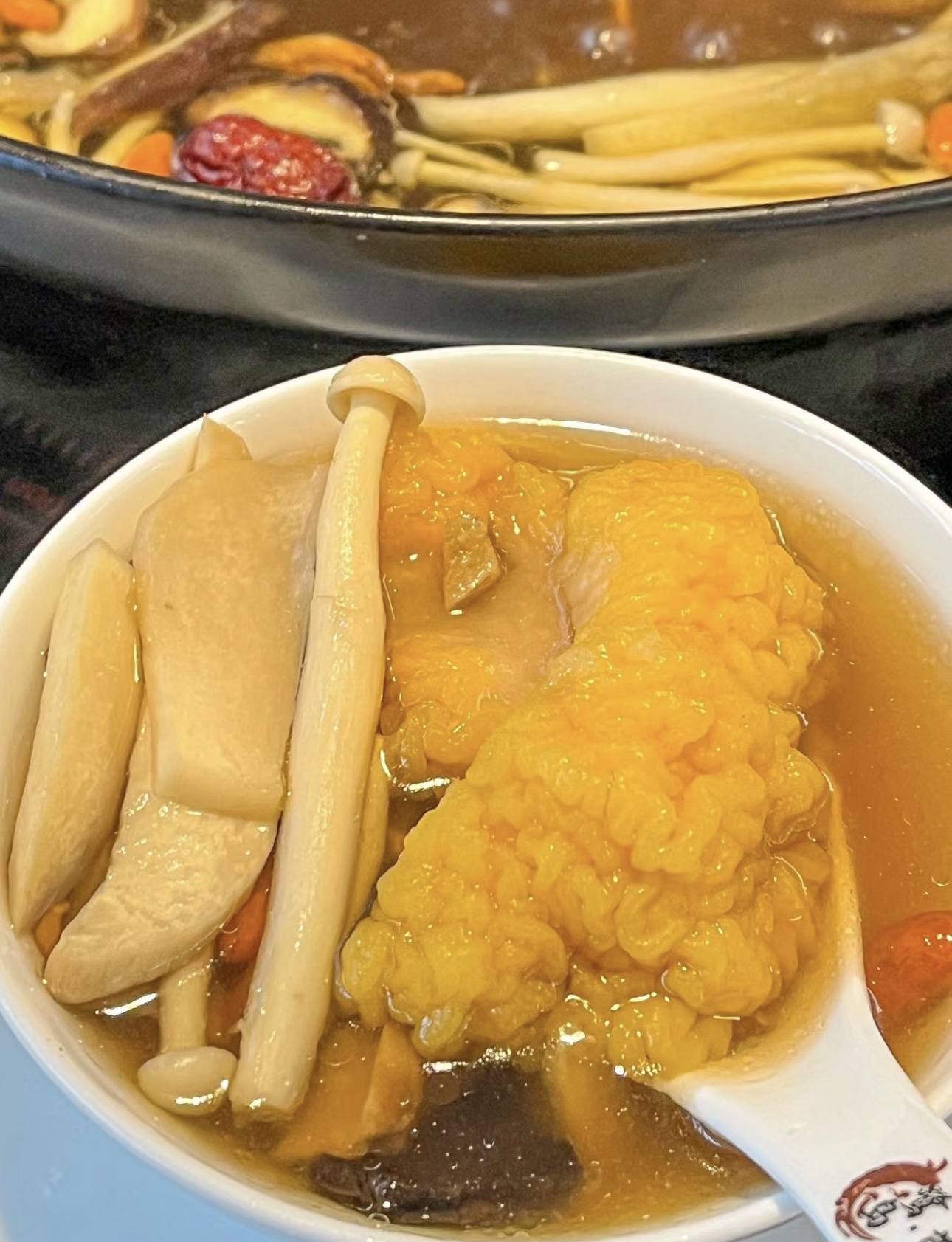 菌菇火锅的奇妙世界！当各种鲜美的菌菇汇聚 配图3