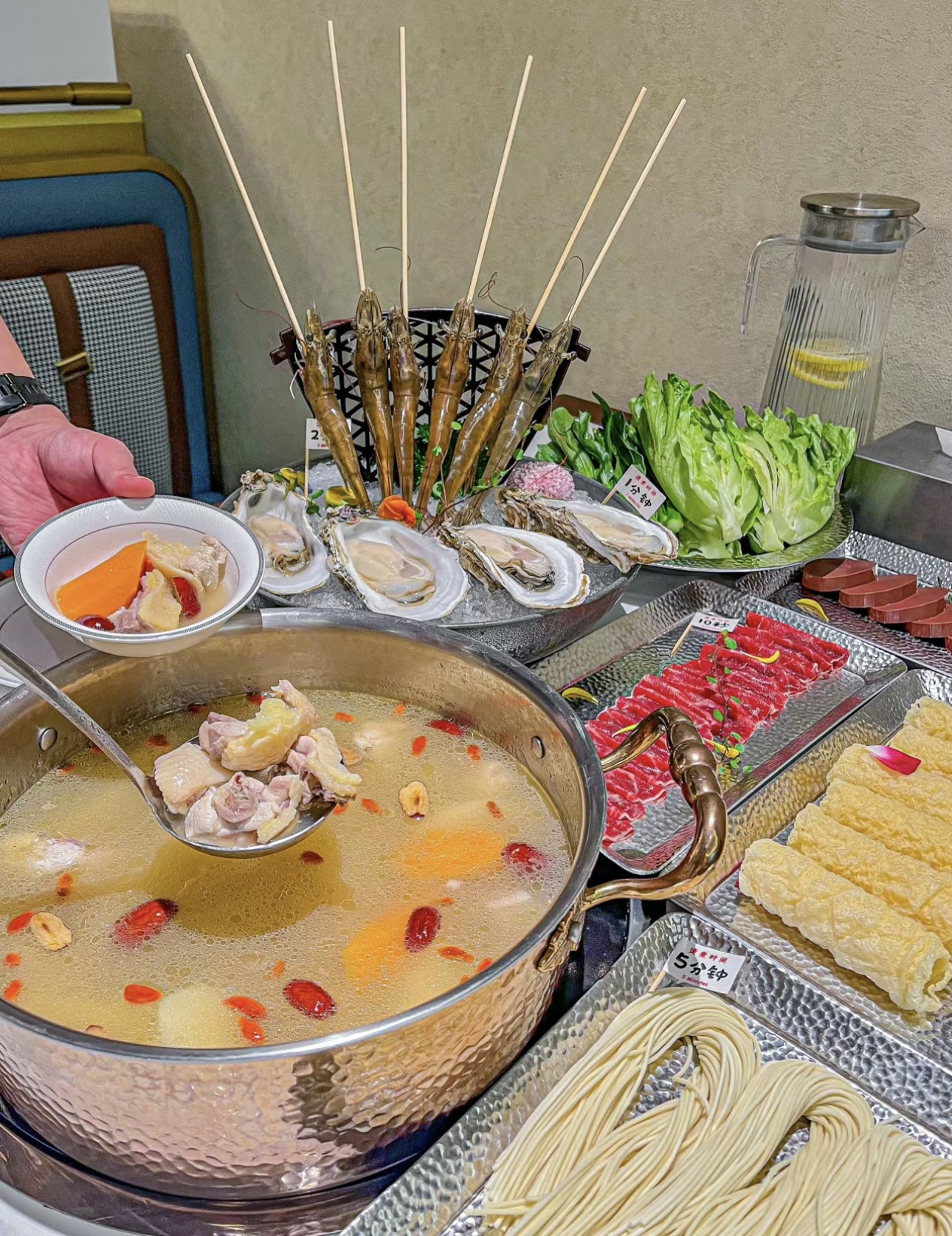 品味灵芝火锅，邂逅养生美味。灵芝的珍稀精 配图1