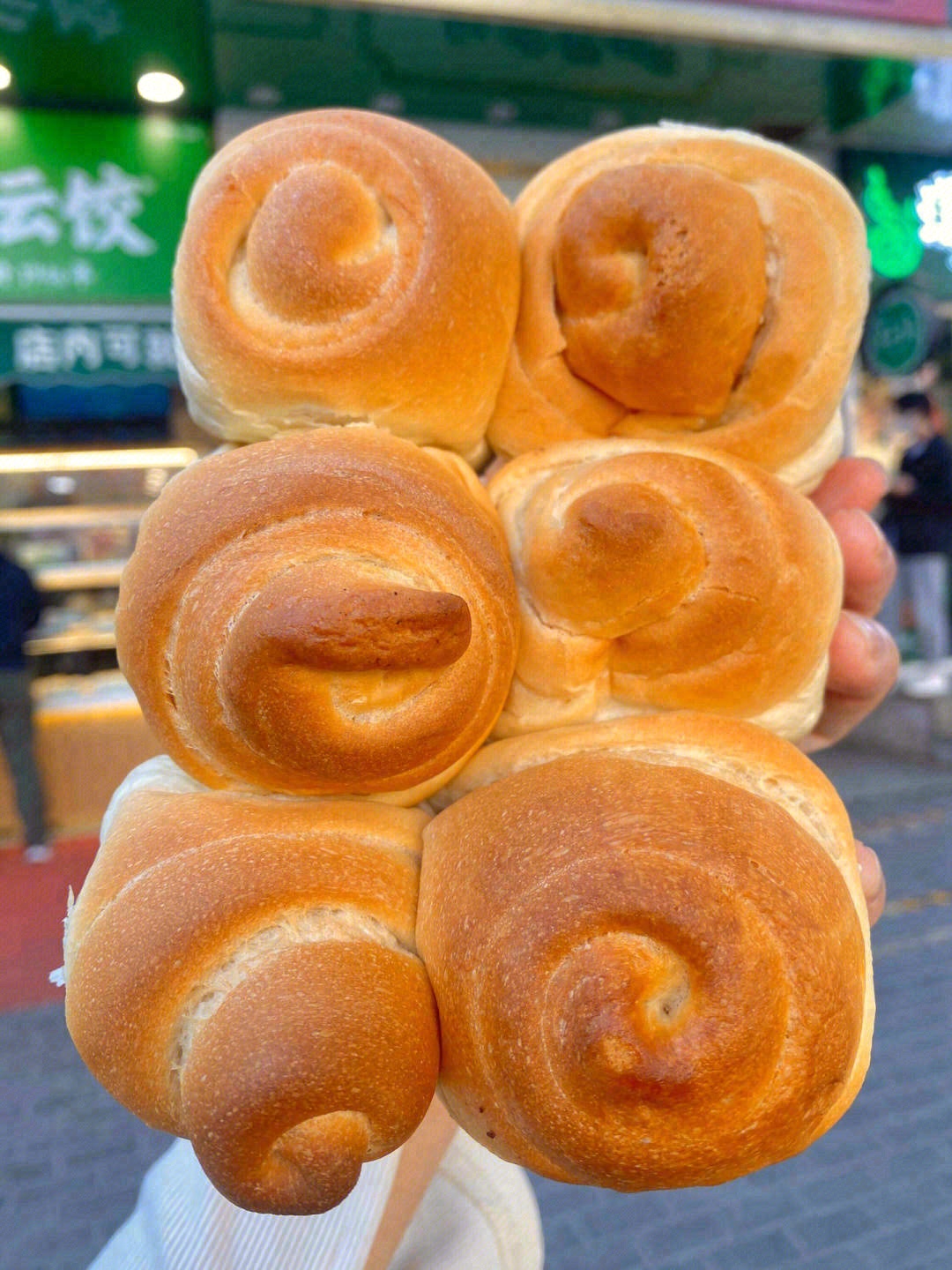 表层的酥皮🍪，是面包与蜂蜜烤到焦黄的完美 配图2
