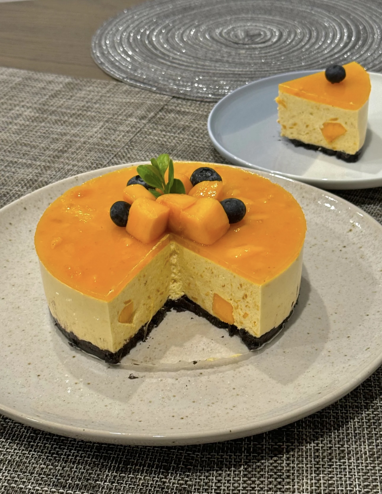 🍰绵密的蛋糕胚打底，上层芒果慕斯宛如金色 配图1