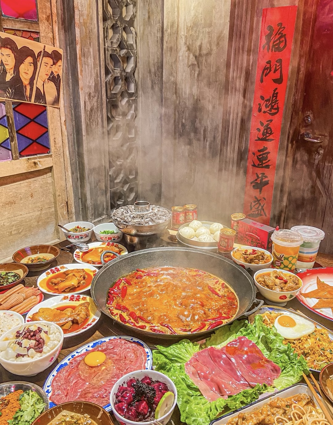 温暖的火锅汤底，丰富的食材选择，加上亲朋 配图1
