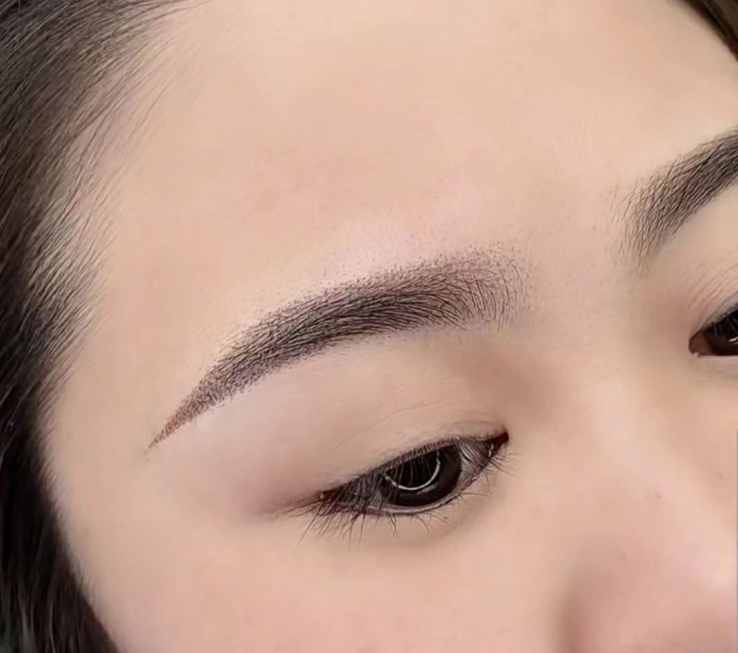 每个人毛发走势眉骨高低 眼眶骨、弧度、都