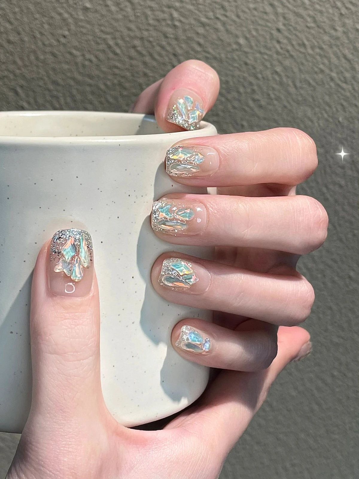 今日份美甲💅 冰透爆闪的青提色✨ 钻石颜