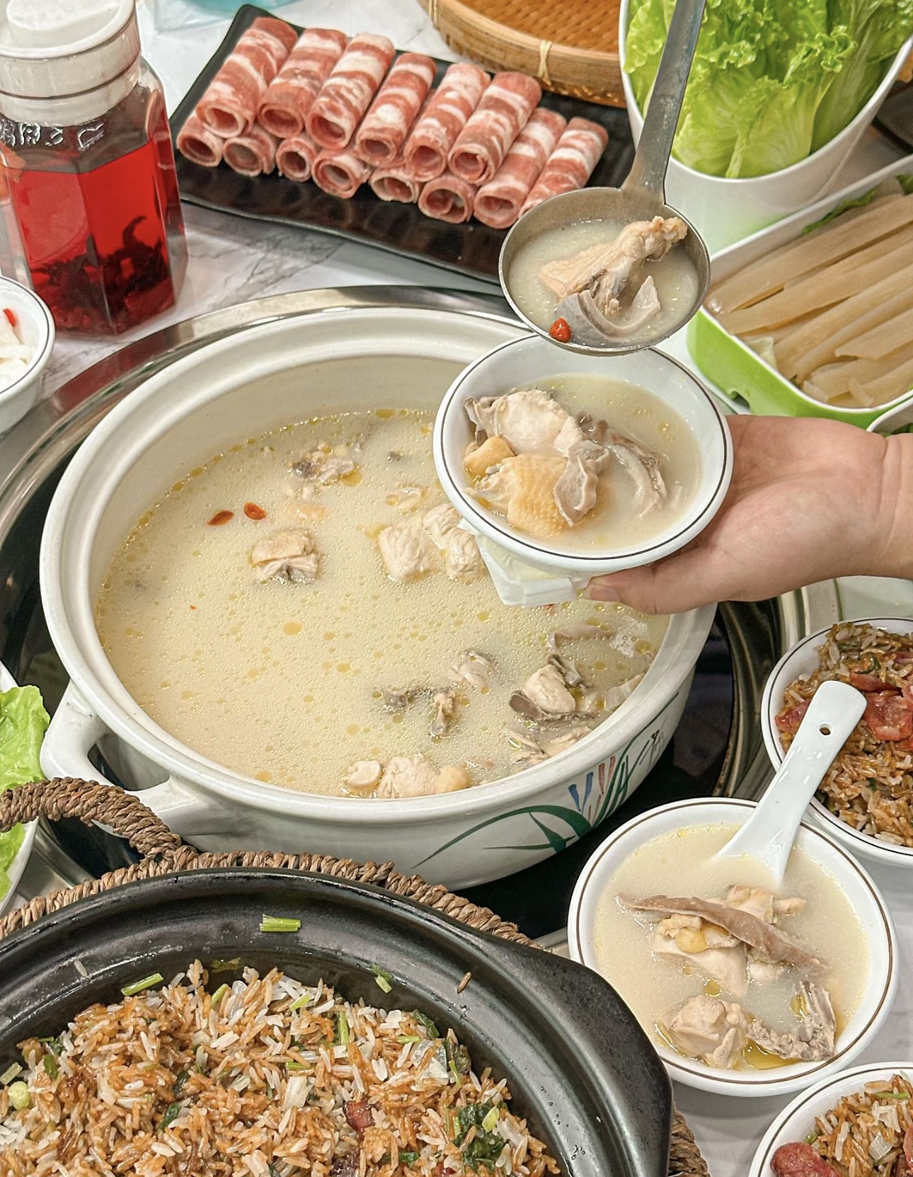 猪肚鸡，汤鲜味美。猪肚弹牙，鸡肉嫩滑，二 配图2
