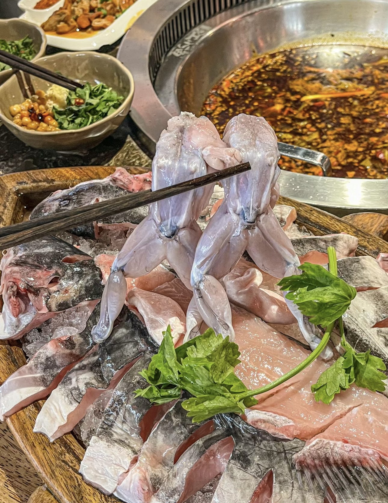 椒麻鱼火锅的魅力！鲜美的鱼肉与刺激的椒麻 配图3