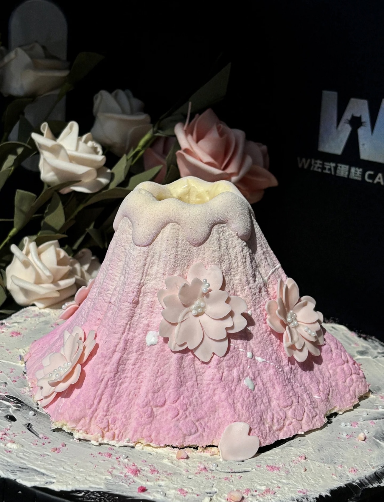 家人们，被这款樱花粉火山蛋糕美晕！🌸梦幻 配图1