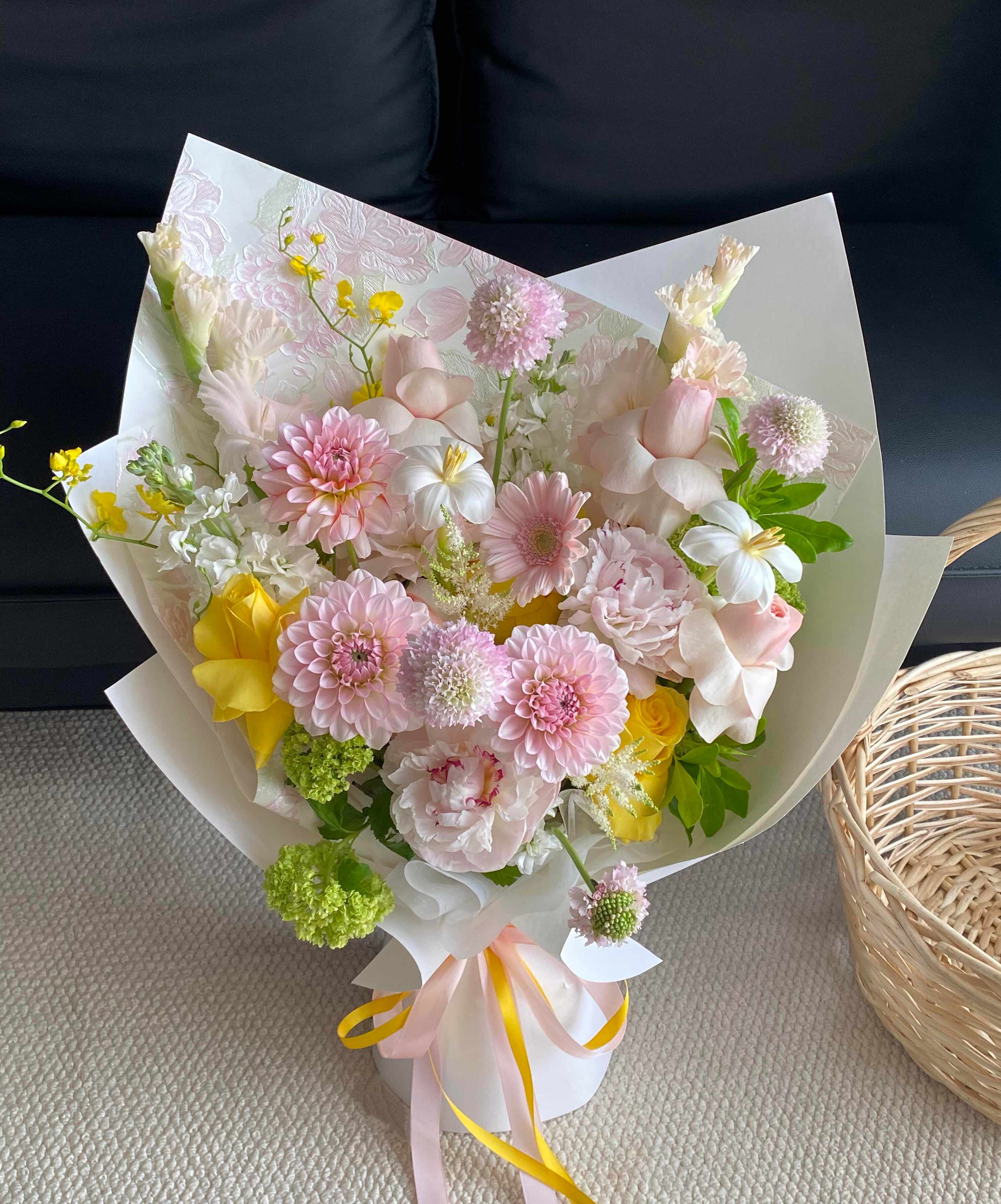 生活的浪漫🎐 从来都不用很盛大 一束花💐 配图1
