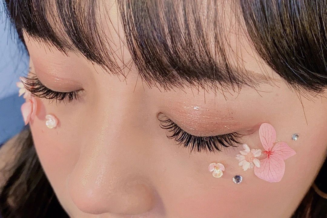🌺 这是仿花朵做的一款设计款美睫 感觉瞬 配图2