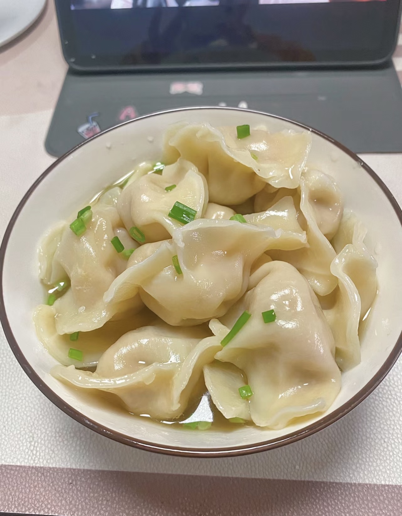 水饺，是家的味道，是团圆的象征。那一个个 配图1
