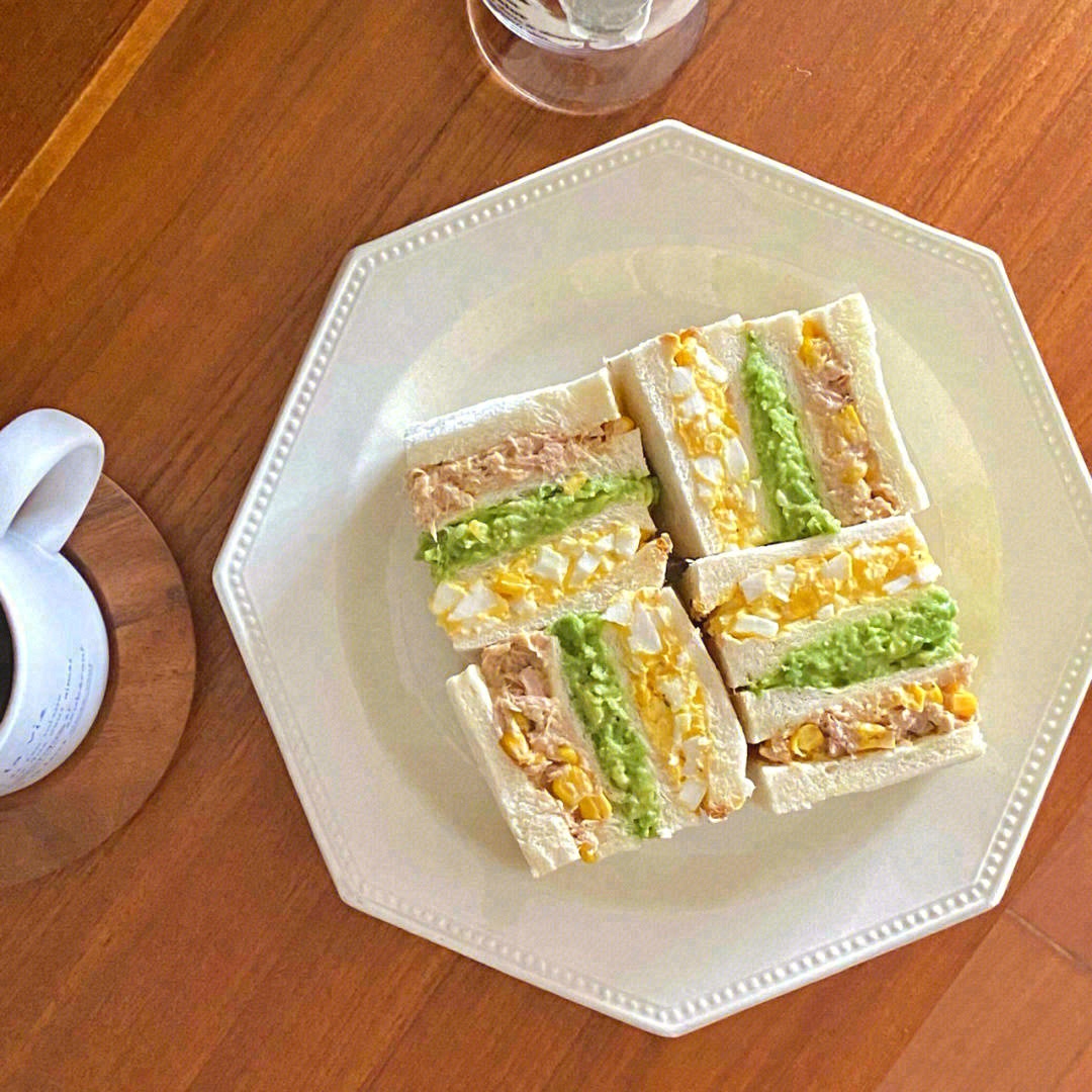 人生苦短，早饭要甜🥪加个鸡蛋，烦恼减半🤩 配图2