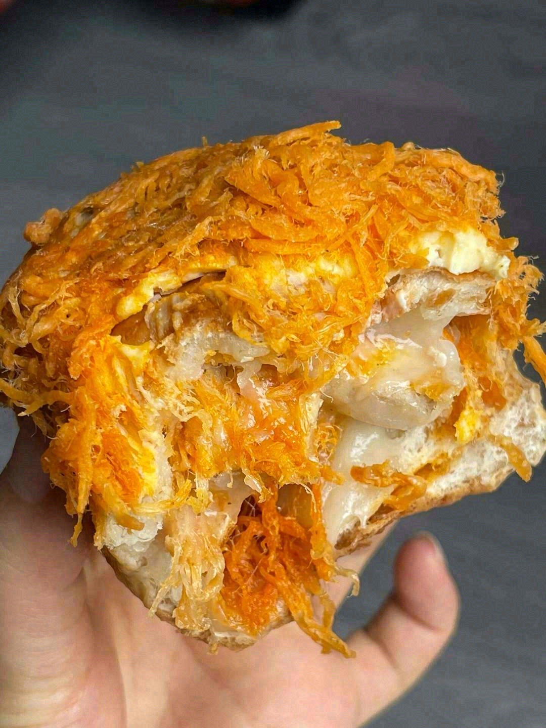 🔆奶香醇厚+咸香的肉松，调合真的绝了👍  配图1