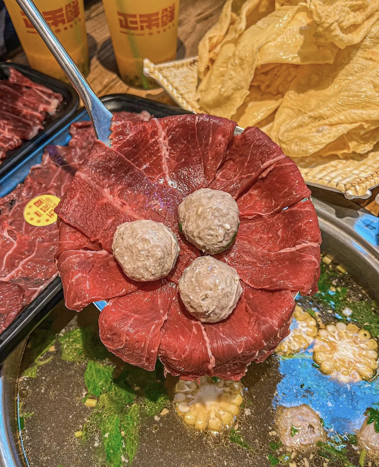 牛骨清汤锅～经过4个小时文火慢炖，用的纯 配图2