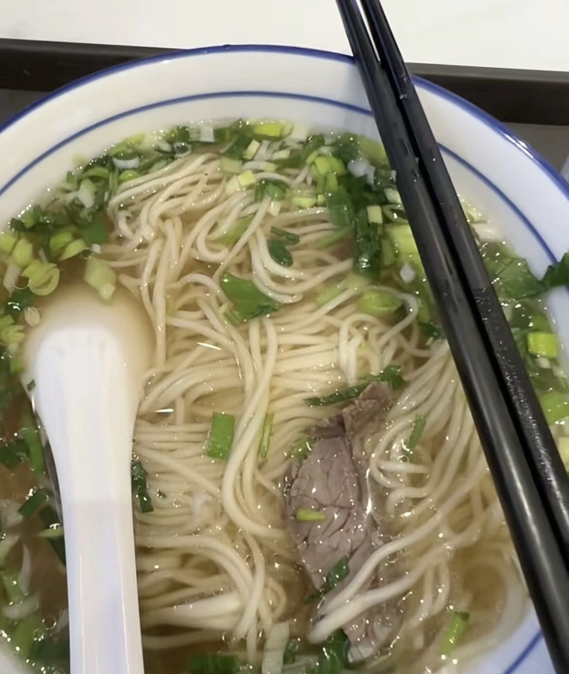面香四溢，撩动味蕾。专业厨师，精心煮面。 配图3