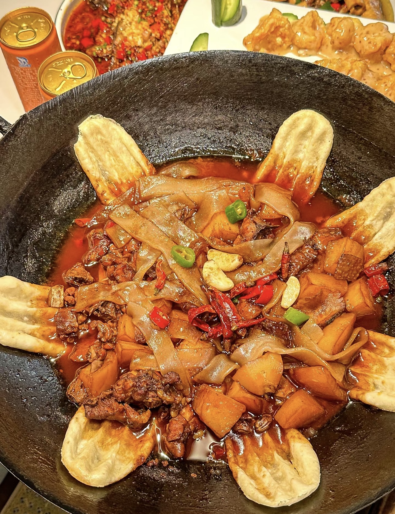 香嫩鸡肉，贴锅面饼。地锅鸡，浓郁汤汁包裹 配图2