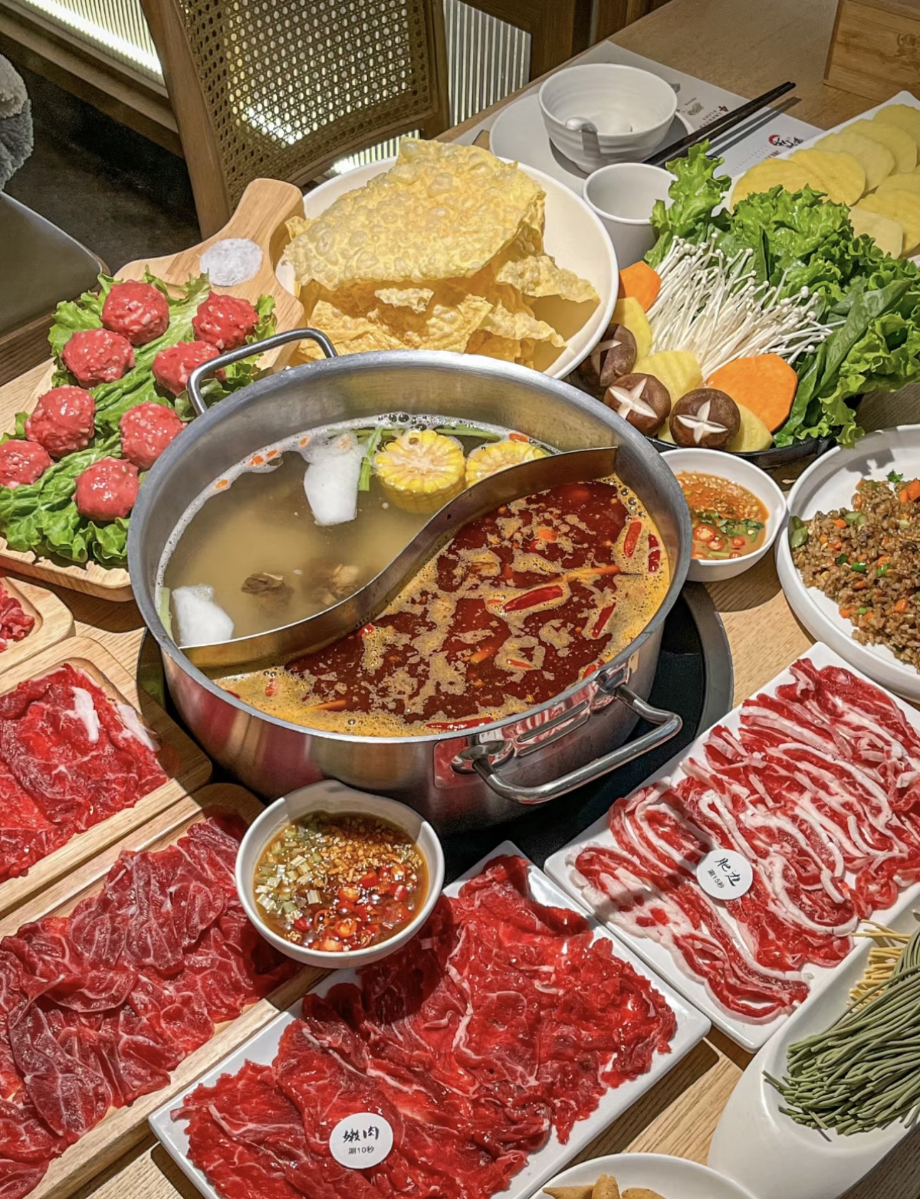 🥘潮汕火锅，一口鲜到眉毛都掉啦！🤩 🍲  配图1
