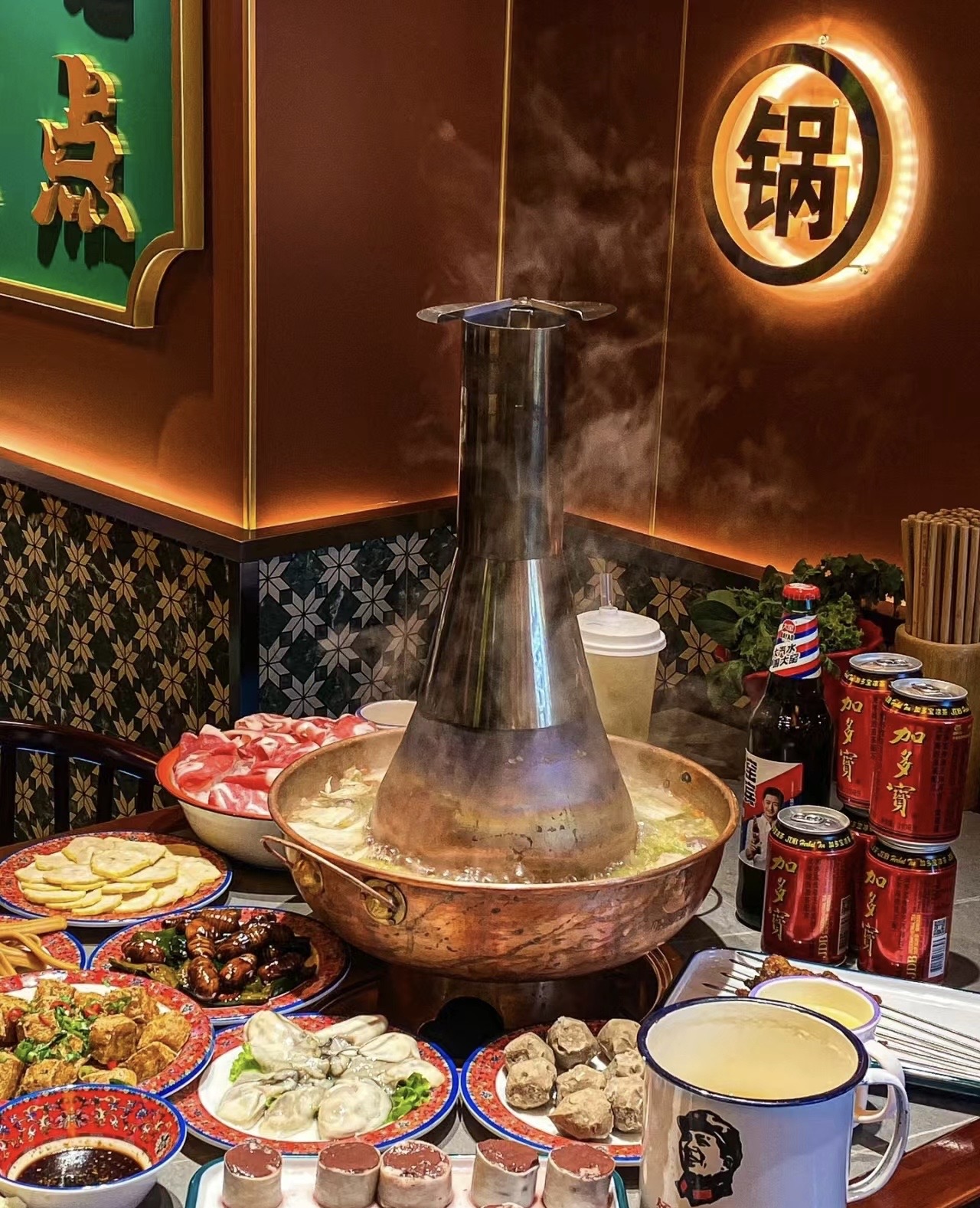 热气腾腾的火锅，宛如一团团温暖的火光，照 配图1