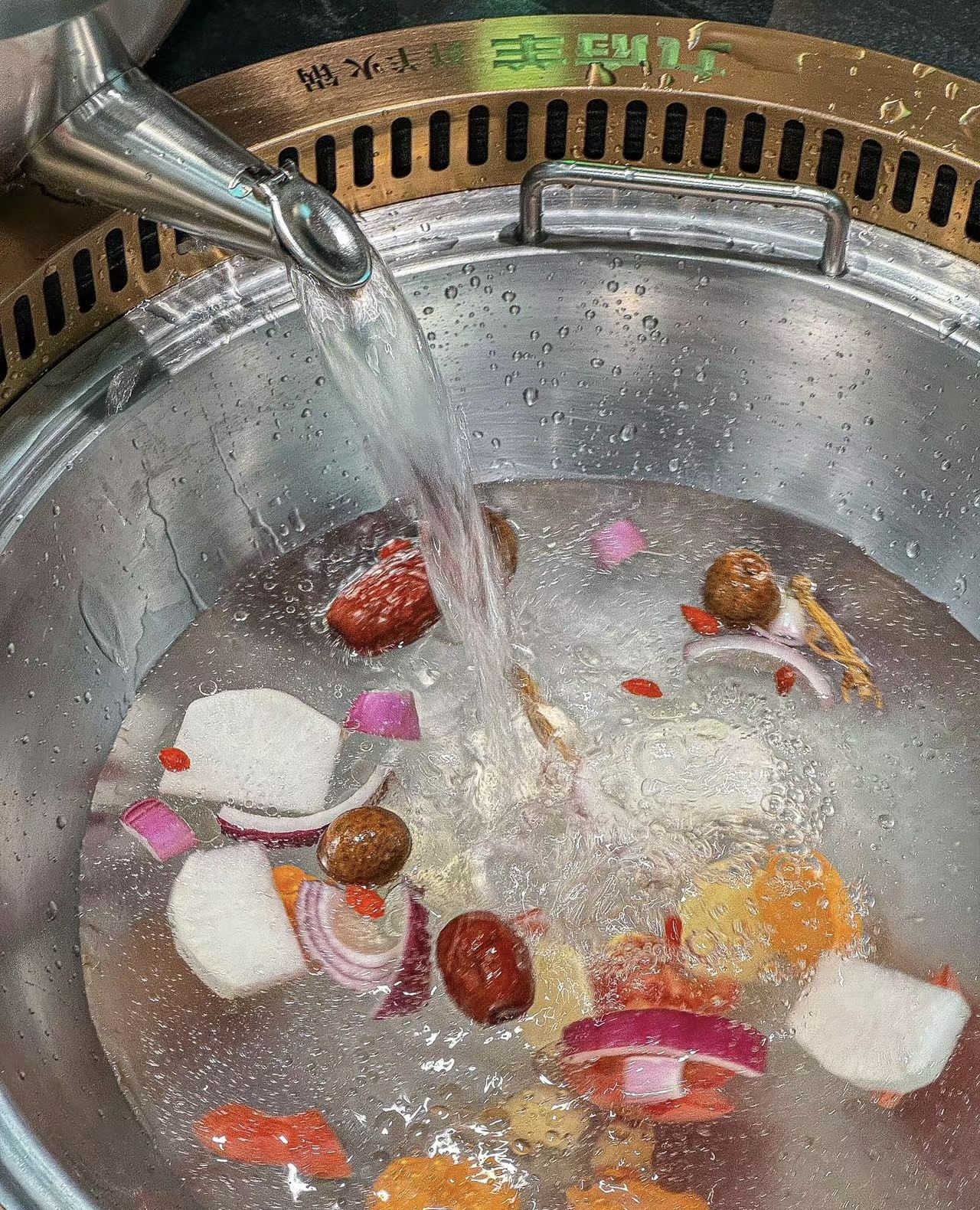 来自科尔沁草原新鲜的羊肉，整羊鲜切，可以 配图2