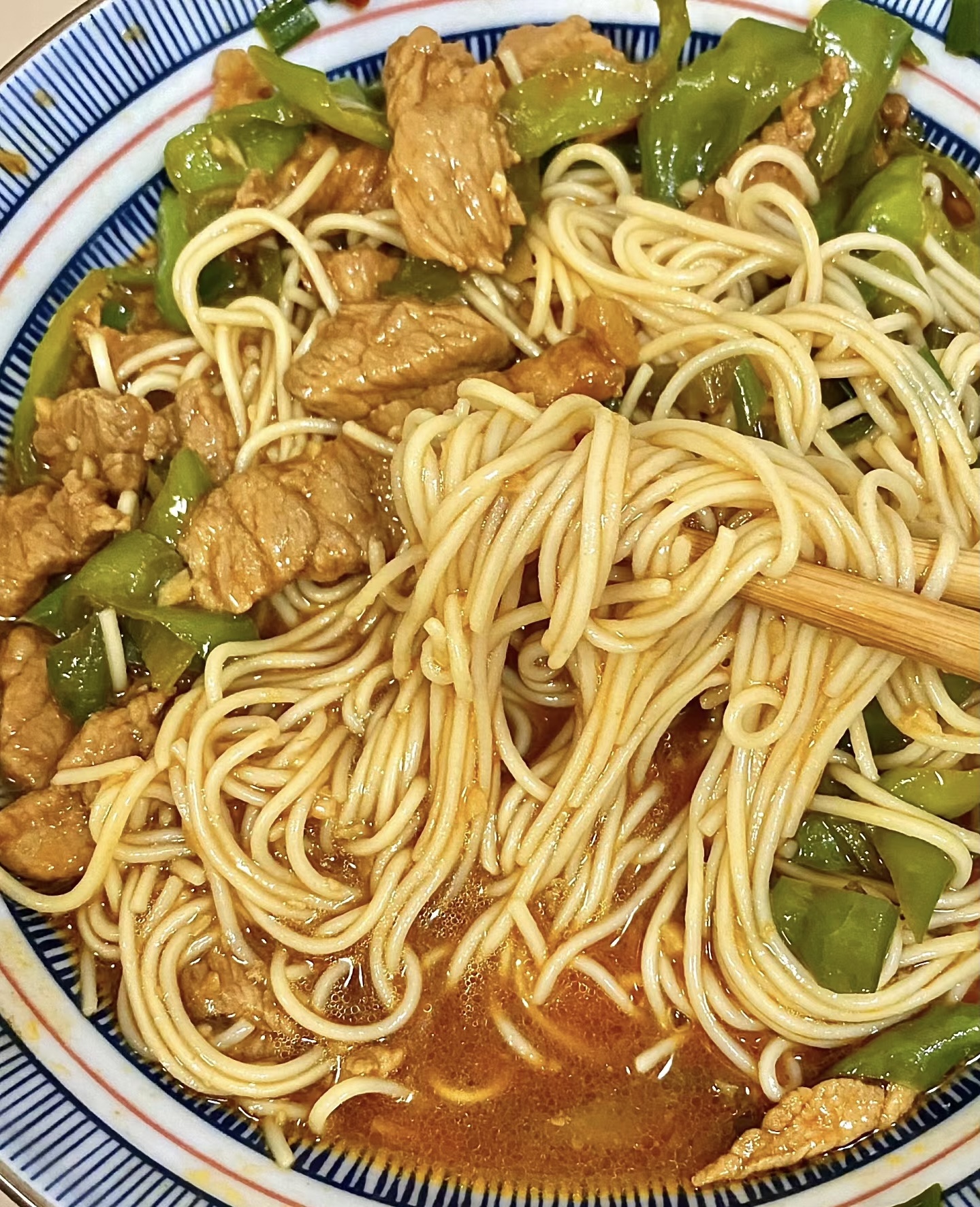 青椒肉丝盖面！！巨简单又好吃！周末不知道 配图2