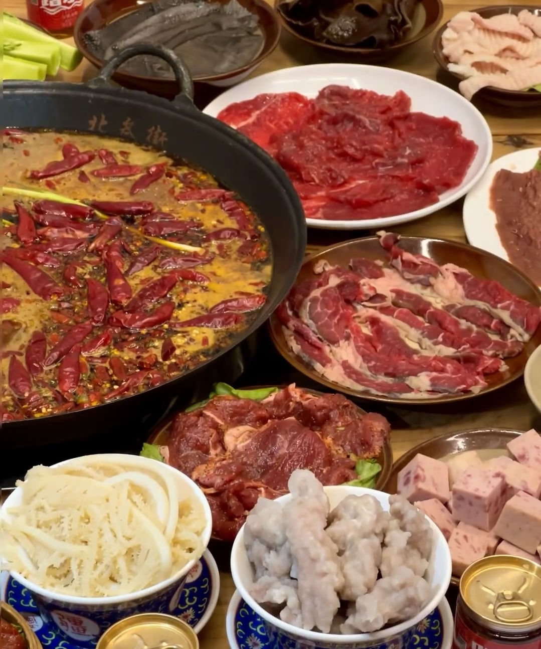 火锅的热情，你无法抗拒！C麻辣鲜香的味道 配图1